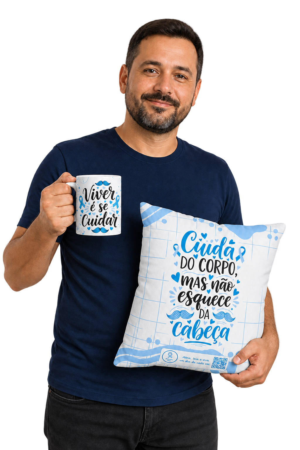 Homem segurando a almofada Cuida do corpo e a caneca Viver é se cuidar